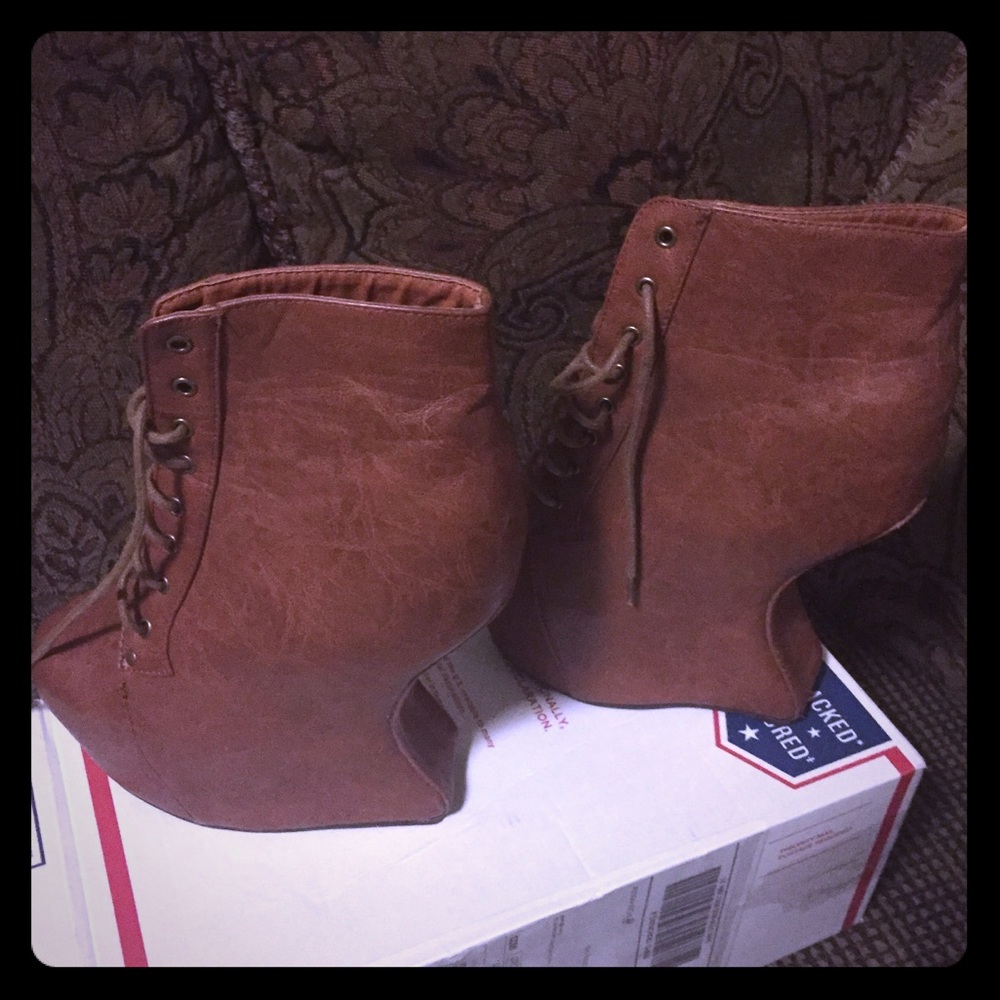 Weird shoes lol..